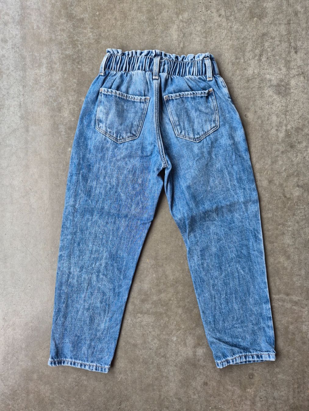 H&M Pantalons: Paperbag Jeans von H&M Gr. 116 – D'occasion à Jona par Mimimi87 1