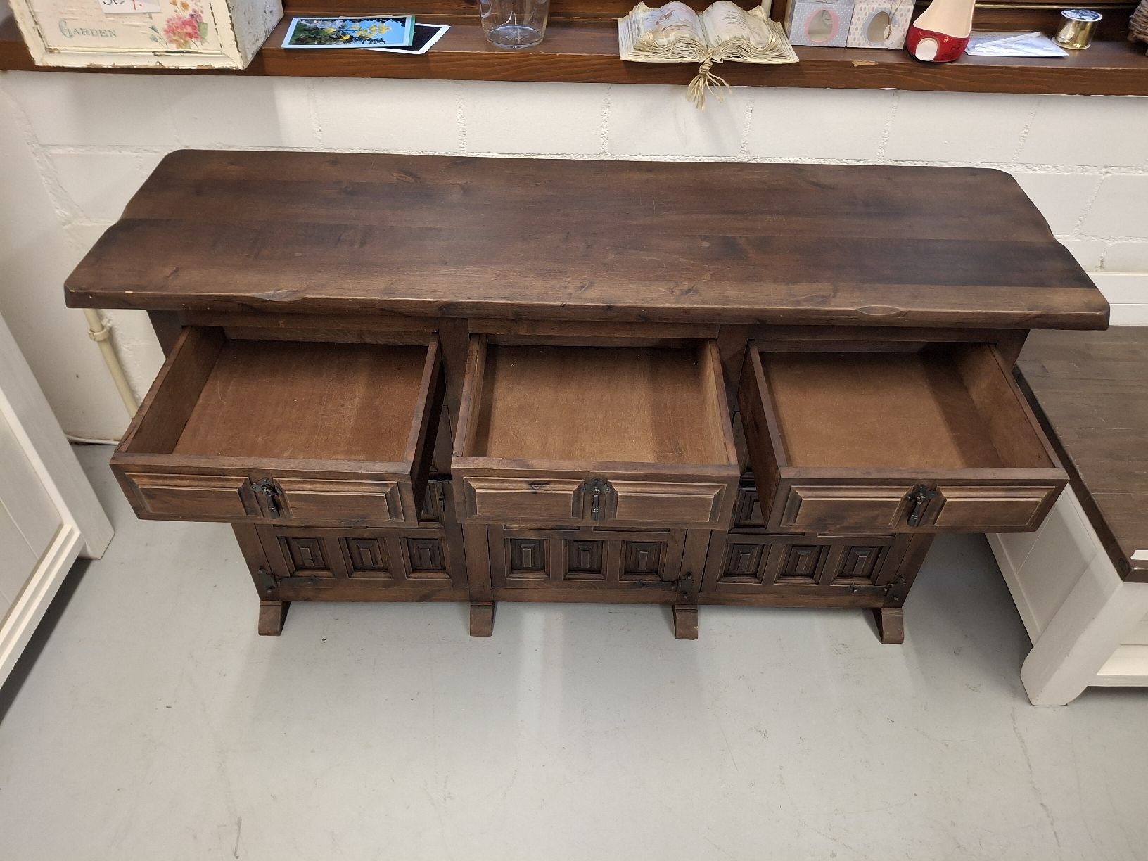 Kommoden: Schöne Spanische Anrichte / Sideboard / Kommode – Gebraucht aus Fislisbach von  4