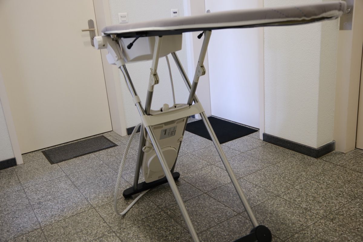 Laurastar Bügeleisen: Laurastar Bügelsystem Model 772 Anniversary CH – Gebraucht aus Winterthur von riseli01 2