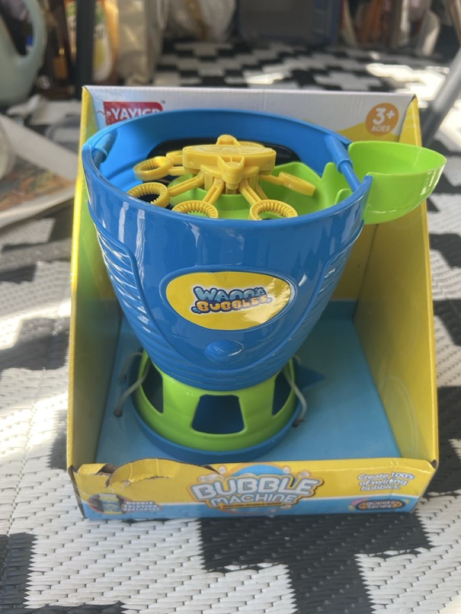 Alle Maschinen: Seifenblasenmaschine Bubble Machine elektrisch – Neu und originalverpackt aus Basel von Isi_takes_it_easy