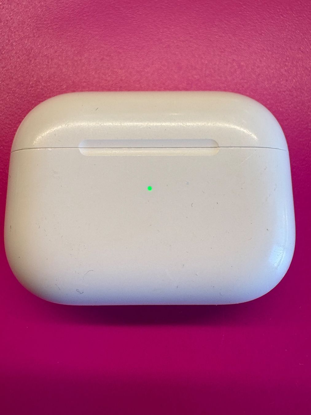 Apple Ladegeräte: Apple AirPods Pro2 charging case (A2968). – Gebraucht aus Lausanne von sil_2dxk 2