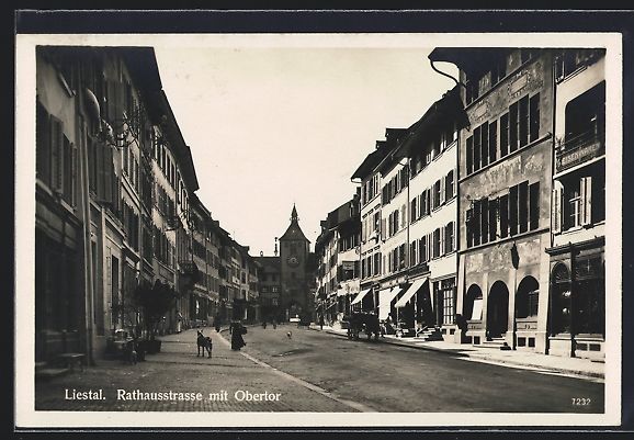 Cartoline postali: AK Liestal, Rathausstrasse mit Obertor – Usato da Berlin venduto da bartko-reher