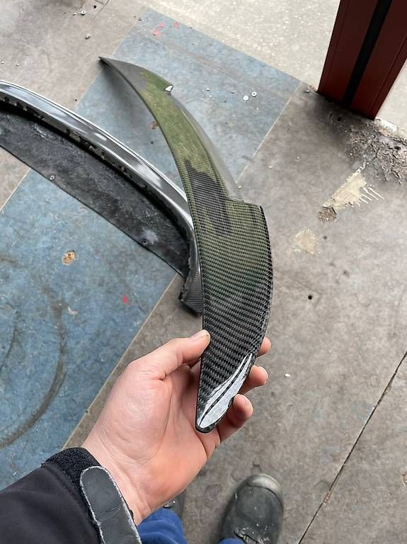 Toutes les pièces auto: BMW 3er Carbon Spoiler  – D'occasion à Uttigen par power87 1
