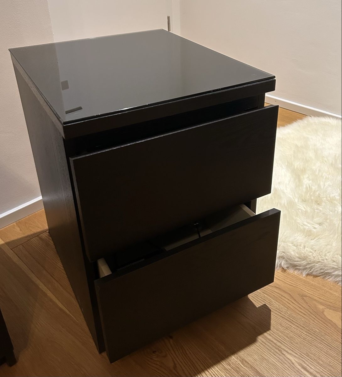 Ikea Comodini: Nachttisch IKEA Malm schwarz mit Glasplatte – Usato da Bellikon venduto da Ana1109 2