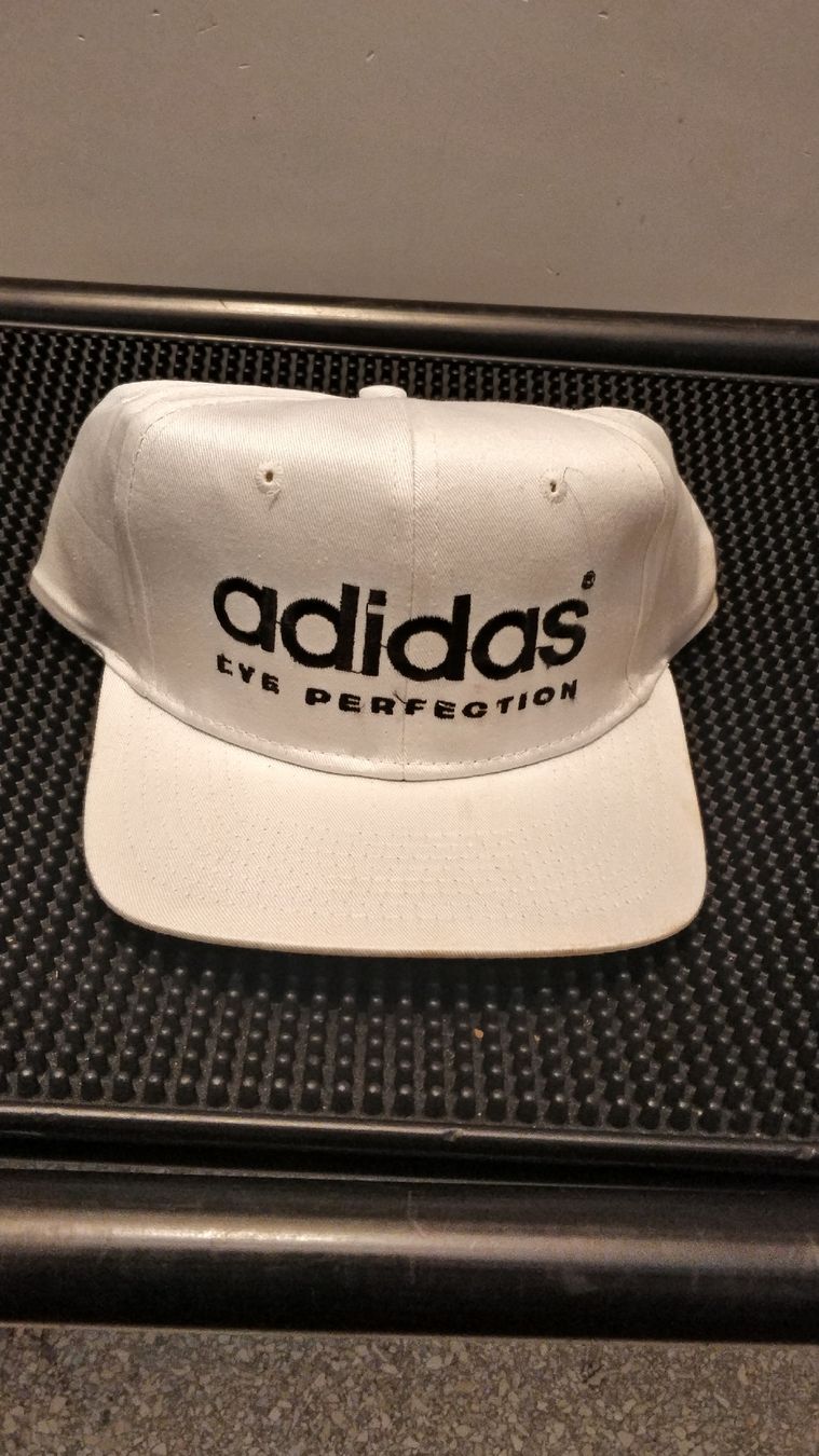 Adidas Chapeaux, bonnets & casquettes: Adidas Kappe Hut Base Cap weiss – Neuf (Voir description) à Flawil par rcnkr