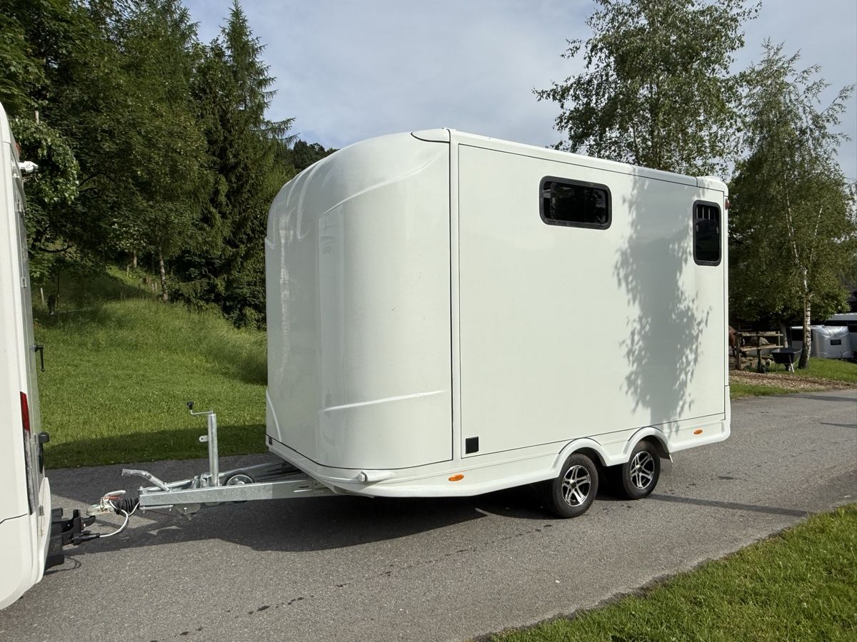 Steinsberger Rimorchi: Pferdeanhänger/ Pferdetransporter  – Nuovo (secondo la descrizione) da St. Gallen venduto da rap_kql2 1