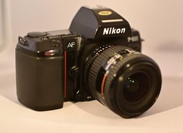 Nikon F-801 mit Zoomobjektiv
