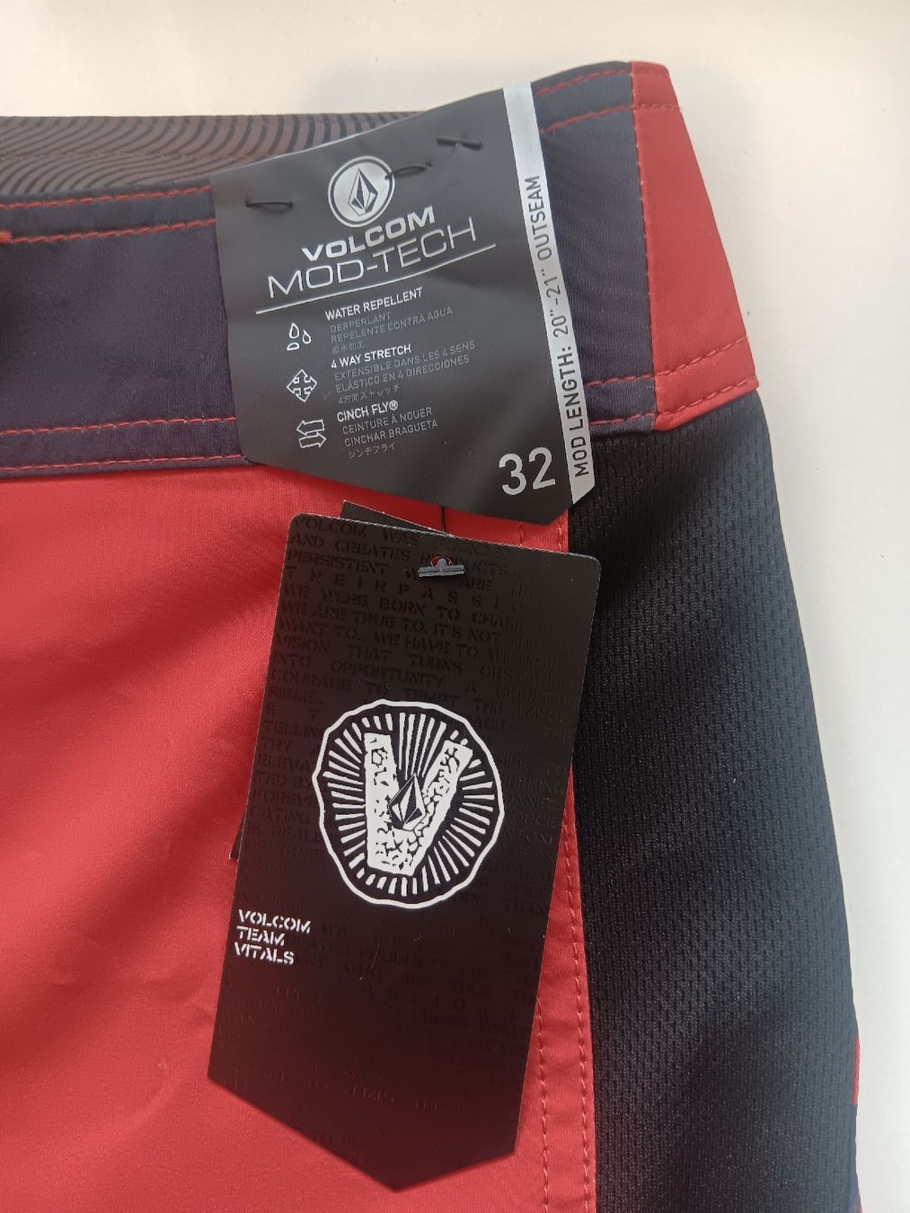 Volcom Badehosen: Board shorts Volcom 32" – Neu und originalverpackt aus Versoix von lpid69 1