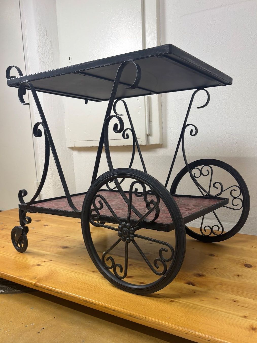 Carrelli di servizio: Vintage Servierwagen rot – Usato da Wettingen venduto da Wendemarket 3