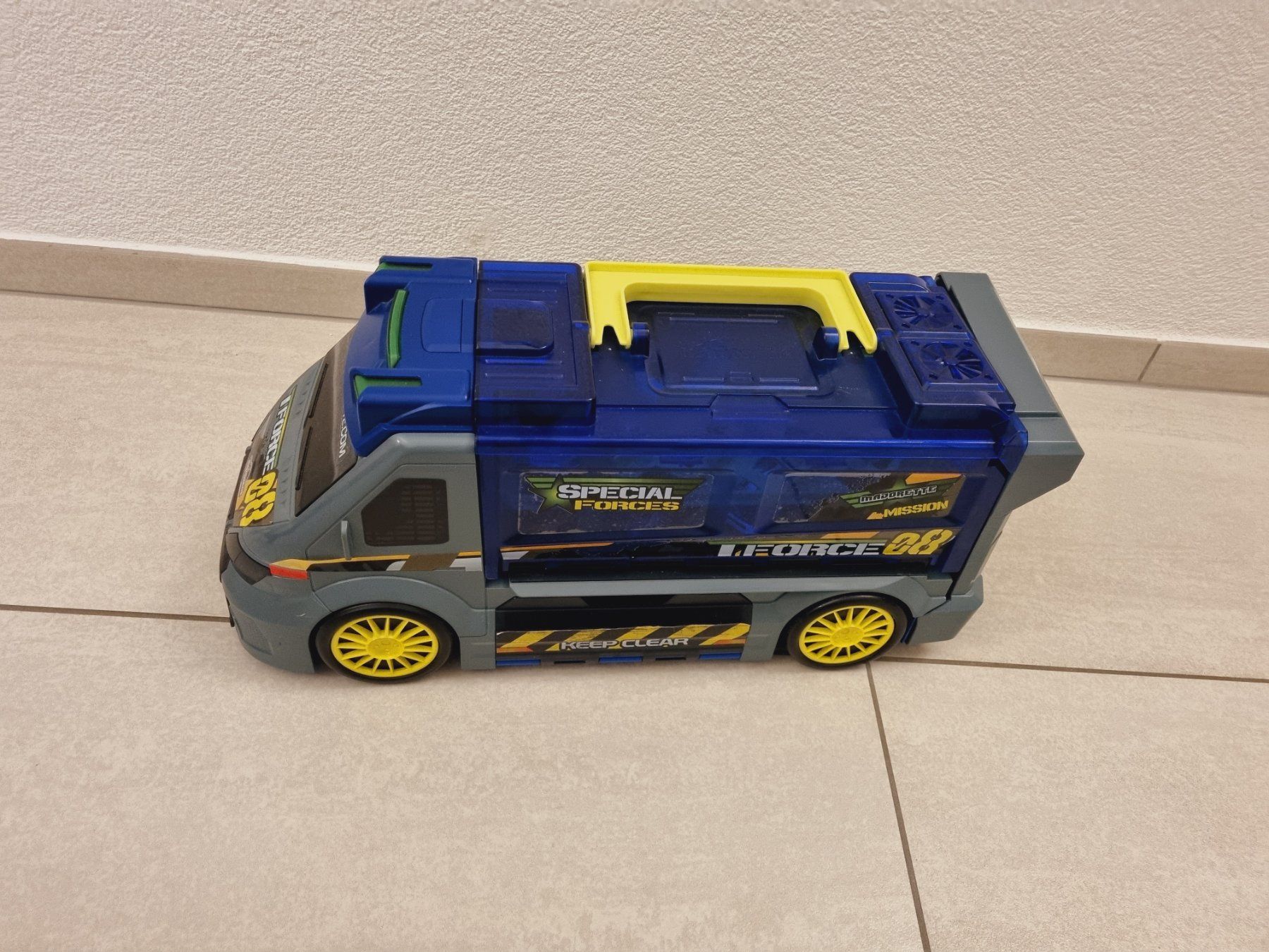 Giocattoli: Spielzeugauto Transporter mit Rampe und Tragegriff – Usato da Niederwil SG venduto da Excentia 4