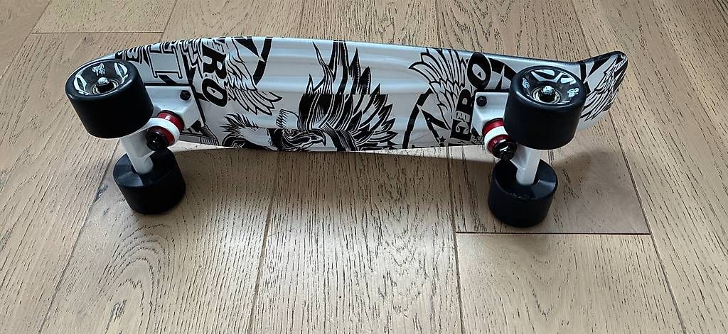 Slide Skateboards: Skatebord Slide noir et blanc – Usato da Bulle venduto da ste_t2ng 2