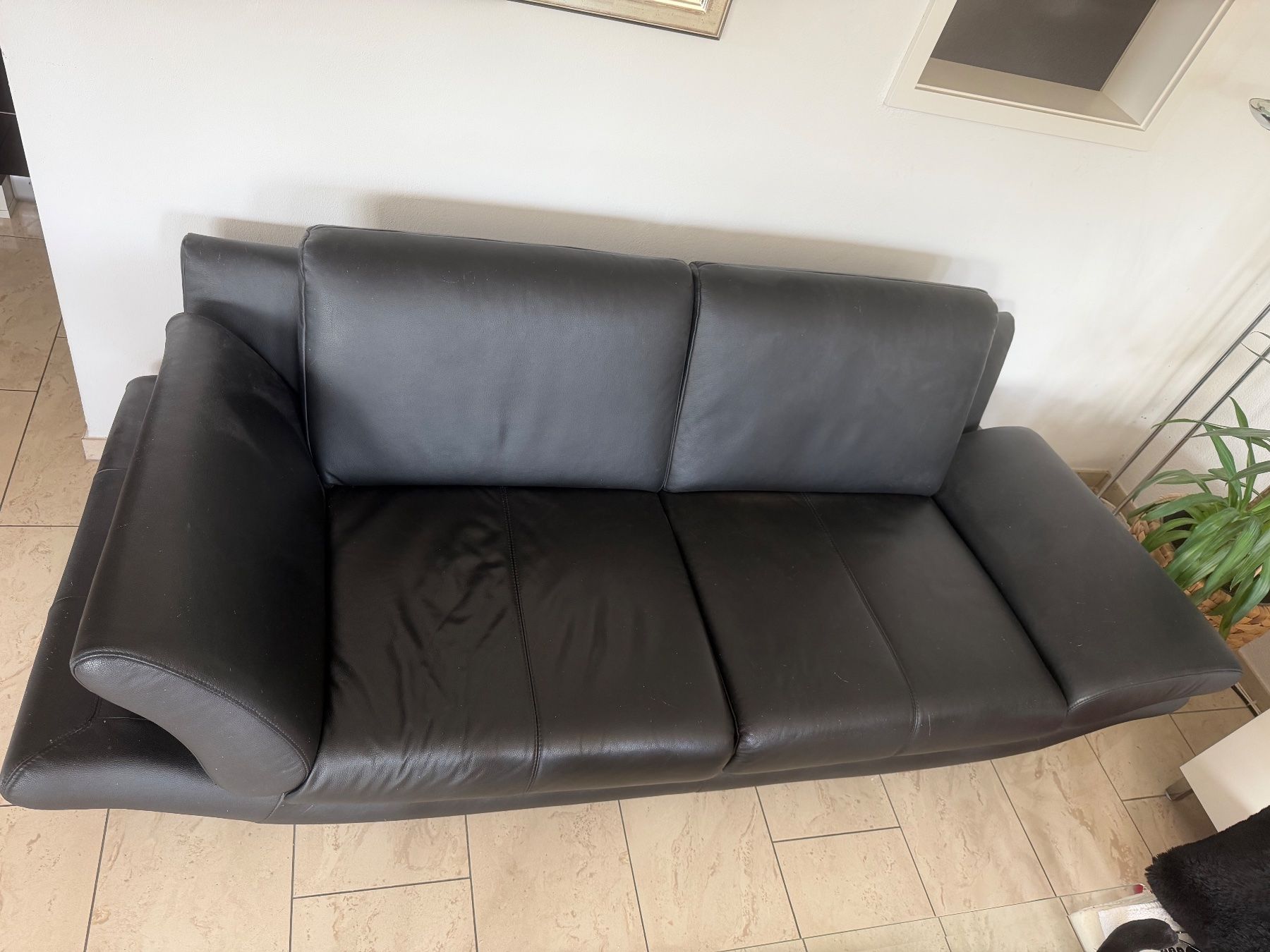 Sofas: Ledersofa mit Hocker, schwarz – Gebraucht aus Grosswangen von Swisslue
