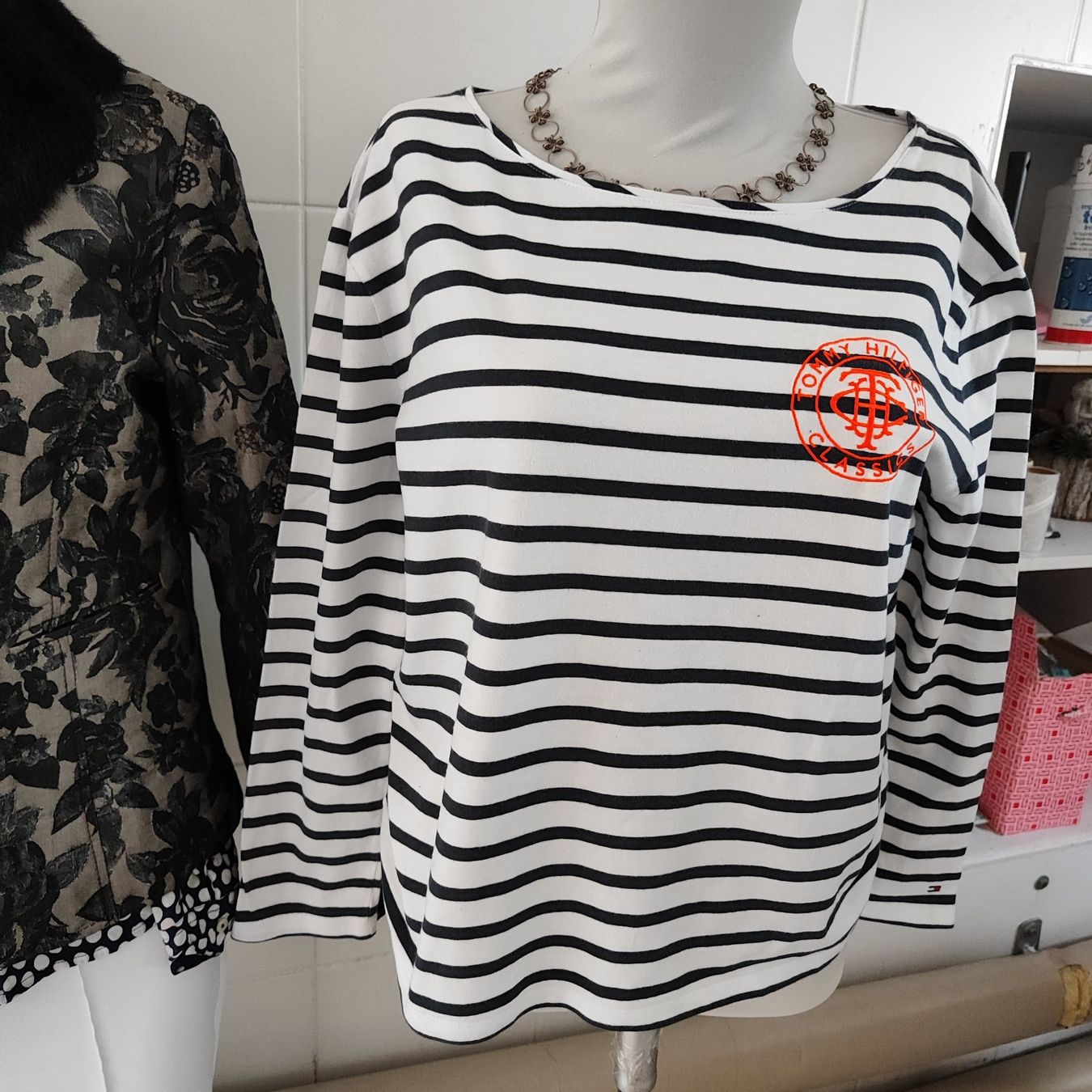 Tommy Hilfiger T-shirts: Hilfiger Shirt GR S – Neuf (Voir description) à Langnau am Albis par Judithsebi