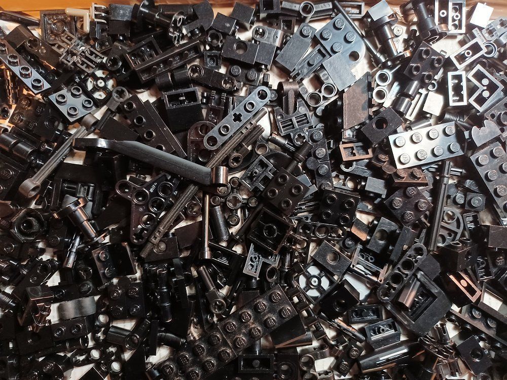 Lego Kit di costruzioni: Lego Technic 300 Schwarze Kleinteile P48 – Usato da Morges venduto da cardeman61