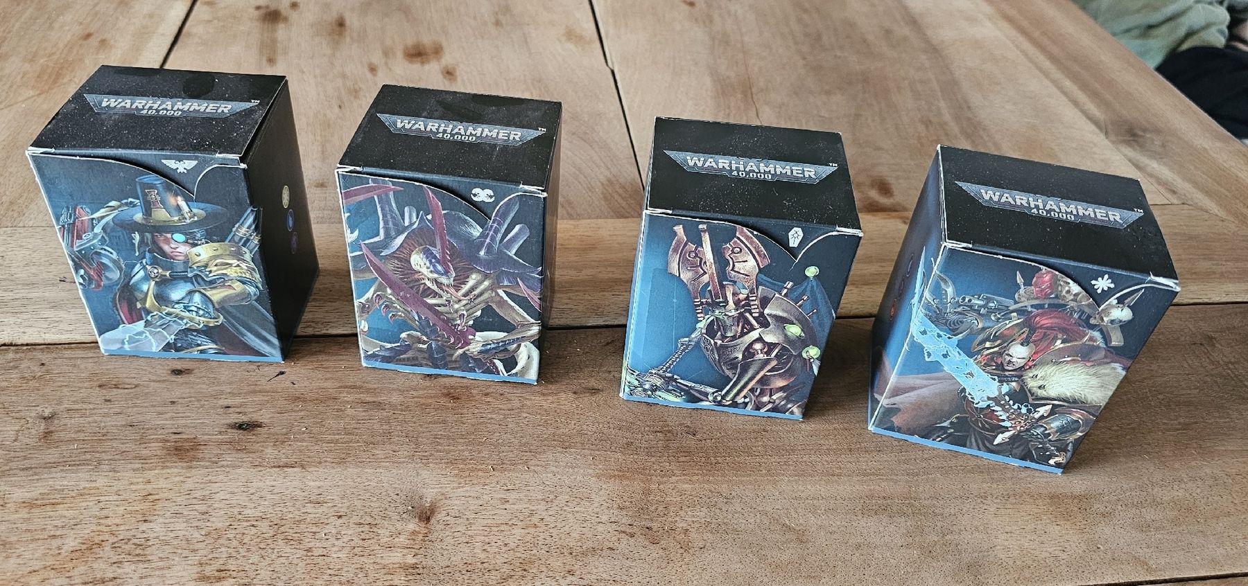 Giochi: Warhammer 40k Magic The Gathering Commander Decks – Usato da Melchnau venduto da mariofreiermuth