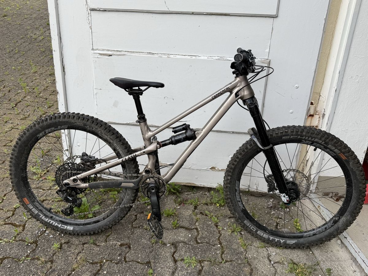Commencal Biciclette: Commencal Clash 24 Zoll Fully (Kinder) – Usato da Zürich venduto da cinnamonis