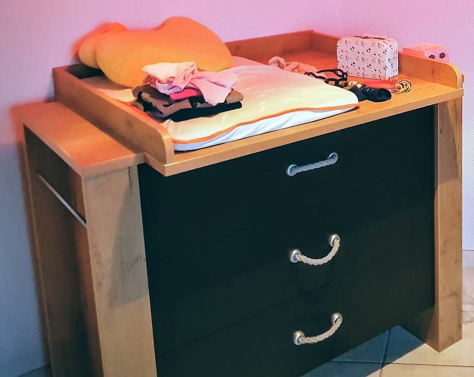 Betten: Chambre bébé évolutif  – Gebraucht aus les Evouettes von gapro 2