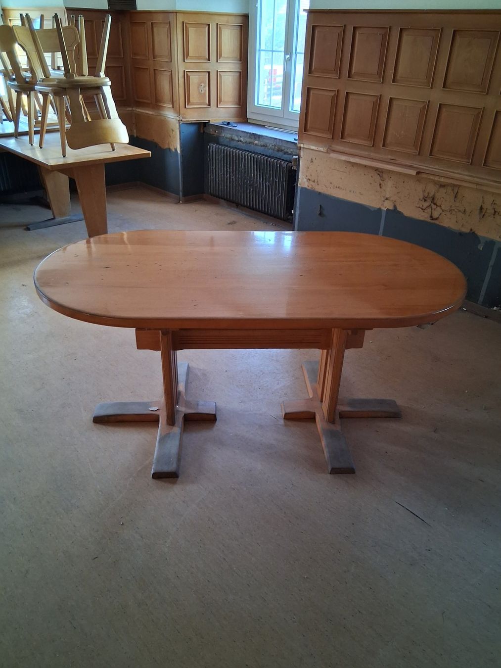 Tavoli: Massiver Esstisch, oval, aus Holz – Usato da Mels venduto da fre_kqy2 1