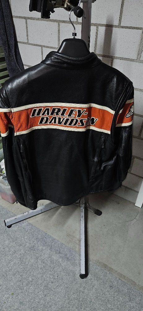 Harley-Davidson Jacken: Original Harley Davidson Trenton Lederjacke XL – Gebraucht aus Ersigen von Ktmteam 1