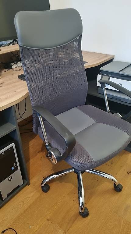 Scrivanie: Grand bureau d'angle + chaise. – Usato da Vionnaz venduto da HERCE 3