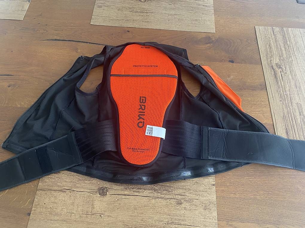 Uniformes: Schutzweste Briko Armor für Kinder – D'occasion à Basel par svetlana010