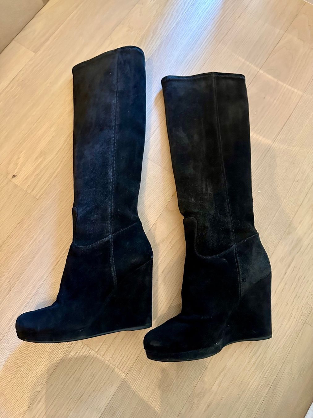 Miu Miu Scarpe da donna: Miu Miu boots – Usato da Dallenwil venduto da ZD2019