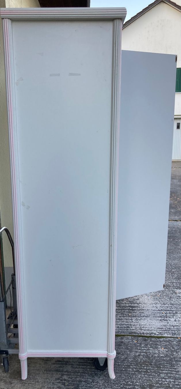 Armadi: Vintage Kleiderschrank, Shabby Chic – Usato da Riniken venduto da begeh-r-bar 2