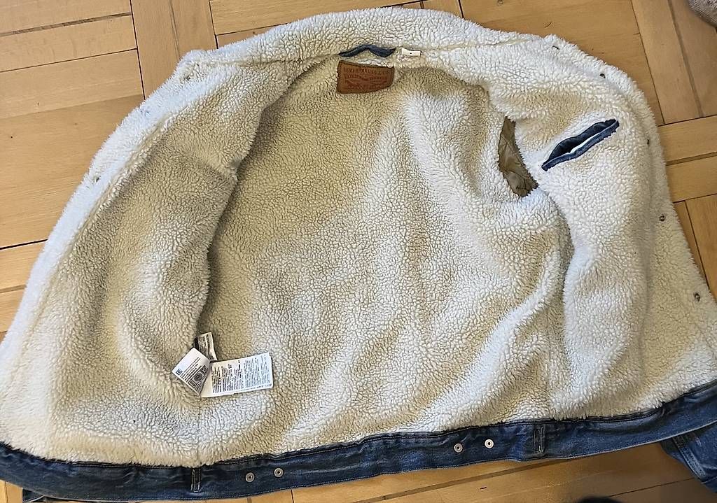 Giacche: Levis flauschige Jeansjacke (mit Teddyfutter) – Usato da Zürich venduto da lin_92hw 2