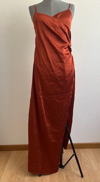 Shein Vestiti: Robe longue satinée , élégante et chic, T.L – Usato da Marin-Epagnier venduto da rchouchouu