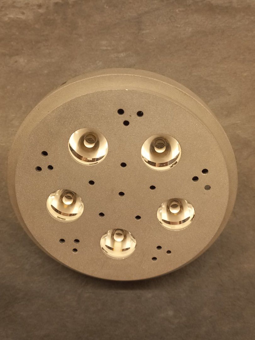Lampade: edizon AR111 5x2w G53 – Usato da Bofflens venduto da Ptitphilou