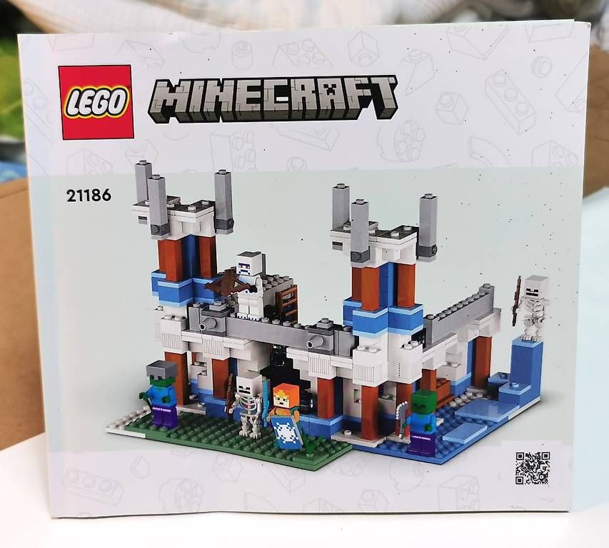 Lego Baukästen: Lego Minecraft 21186 – Gebraucht aus Golino von emi_6l62 1