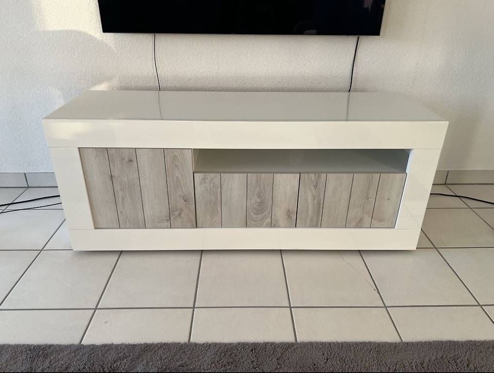 Mobili TV: Meuble TV moderne, blanc brillant, avec rangement caché! – Usato da Delémont venduto da YBroquet