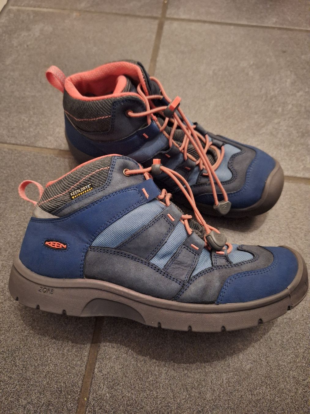 Keen Scarpe per ragazze: Neue Keen Wanderschuhe, 38.5 – Nuovo (secondo la descrizione) da winterthur venduto da Jk8
