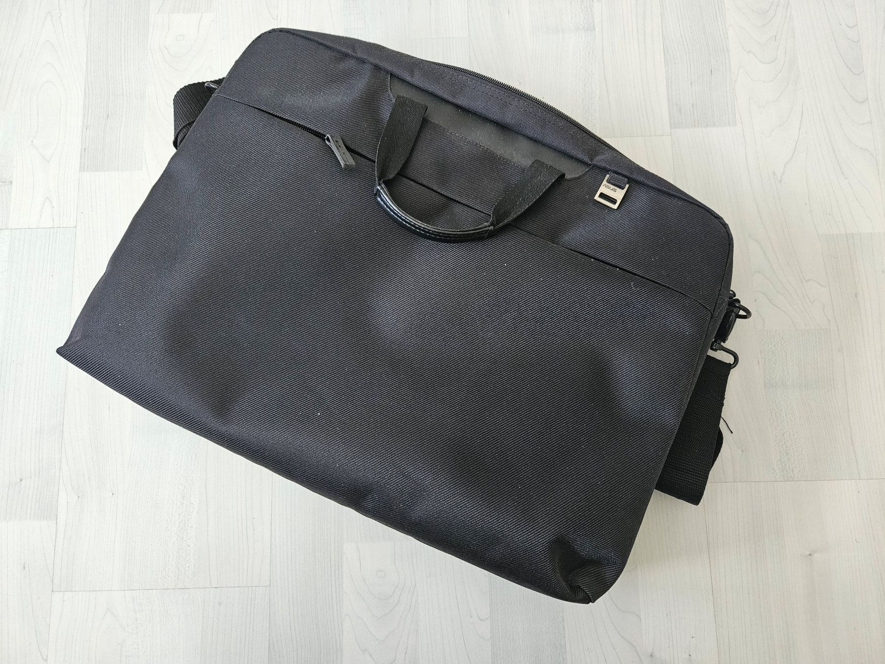 Asus Taschen: Laptoptasche gross – Neu (gemäss Beschreibung) aus Wauwil von seriously3