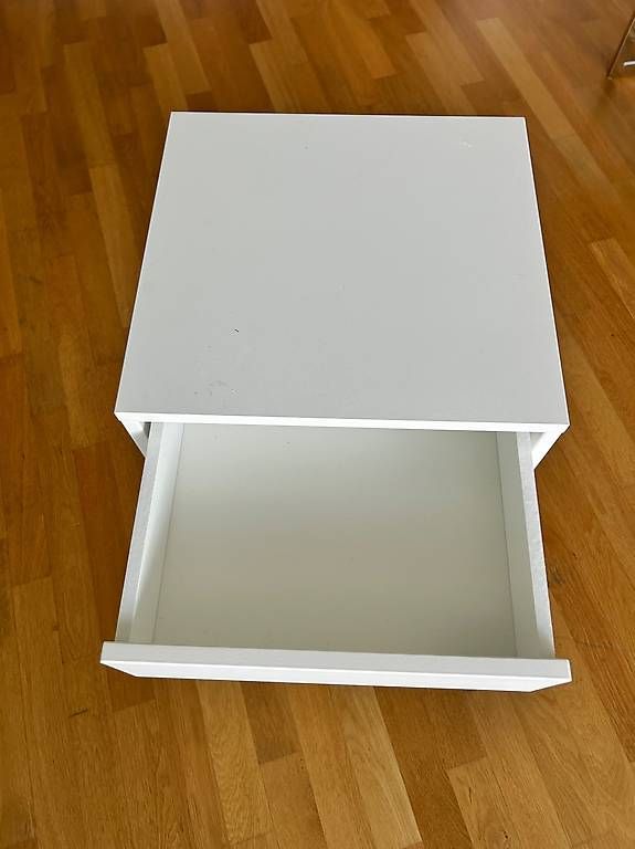 Ikea Tables de nuit: Nachttisch – D'occasion à Bern par reneekeller 1