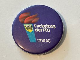 1 Anstecknadel DDR DDJ Fackelzug