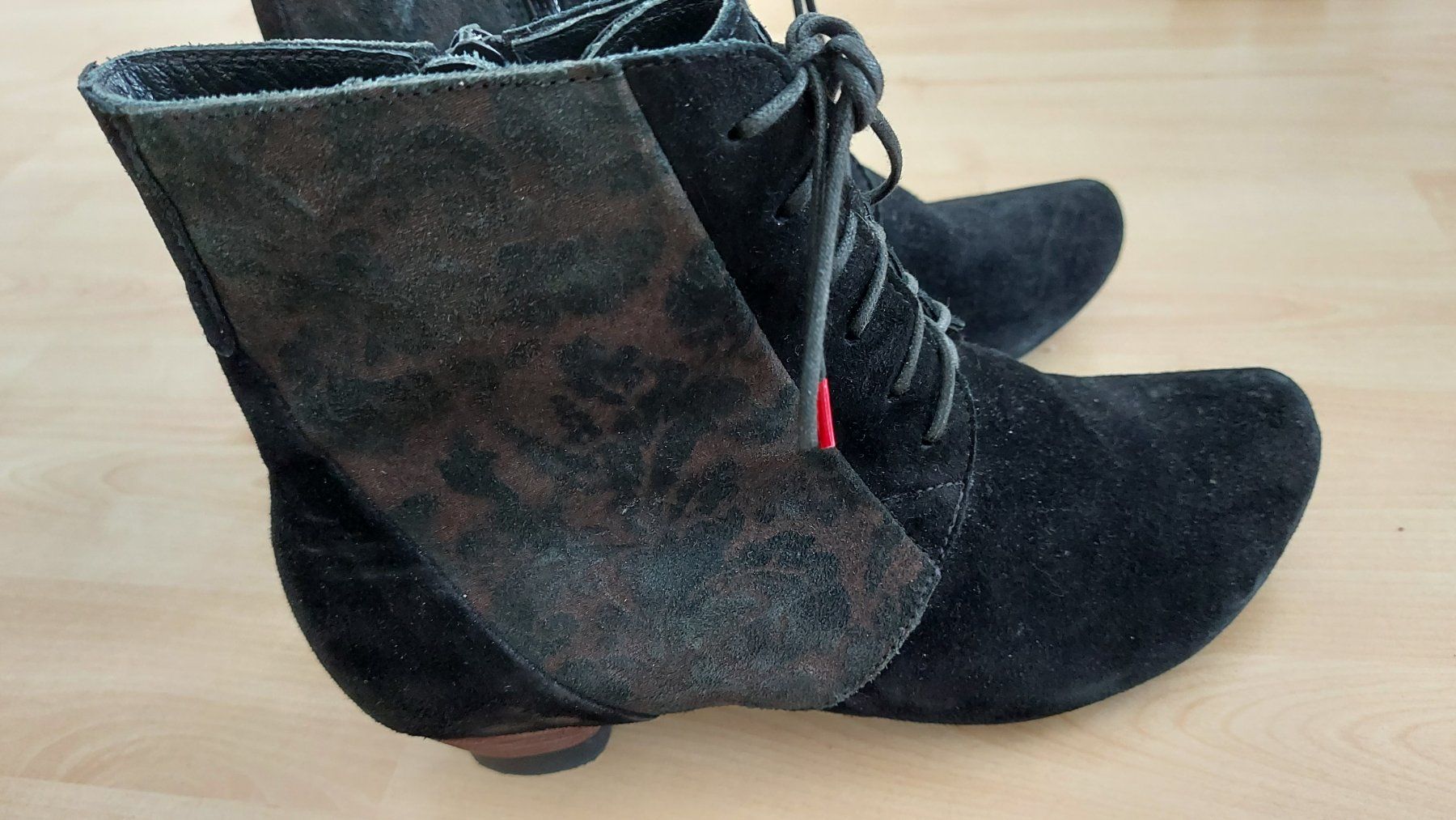 Think Scarpe da donna: Schicke Wildleder Stiefeletten THINK – Usato da Nebikon venduto da Draga25 1
