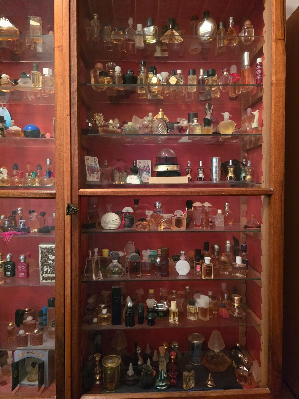 Vitrinen: Vitrine avec mini parfum – Gebraucht aus Le Sentier von Bercat12 2