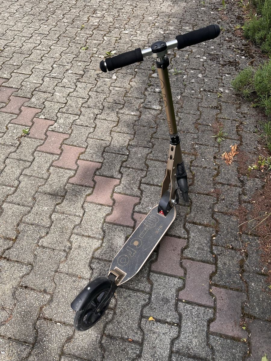 Micro Kickboard: Micro Roller gold guter Zustand – Gebraucht aus Oberembrach von ASP80 1