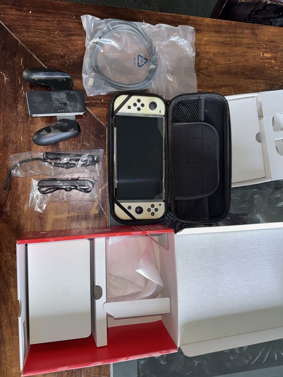 Nintendo Konsolen: Nintendo Switch OLED model – Gebraucht aus Kreuzlingen von kan_9w8k 1