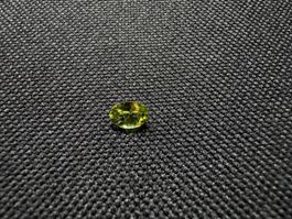 Peridot, facettiert, 0.85ct, 5 x 7 mm
