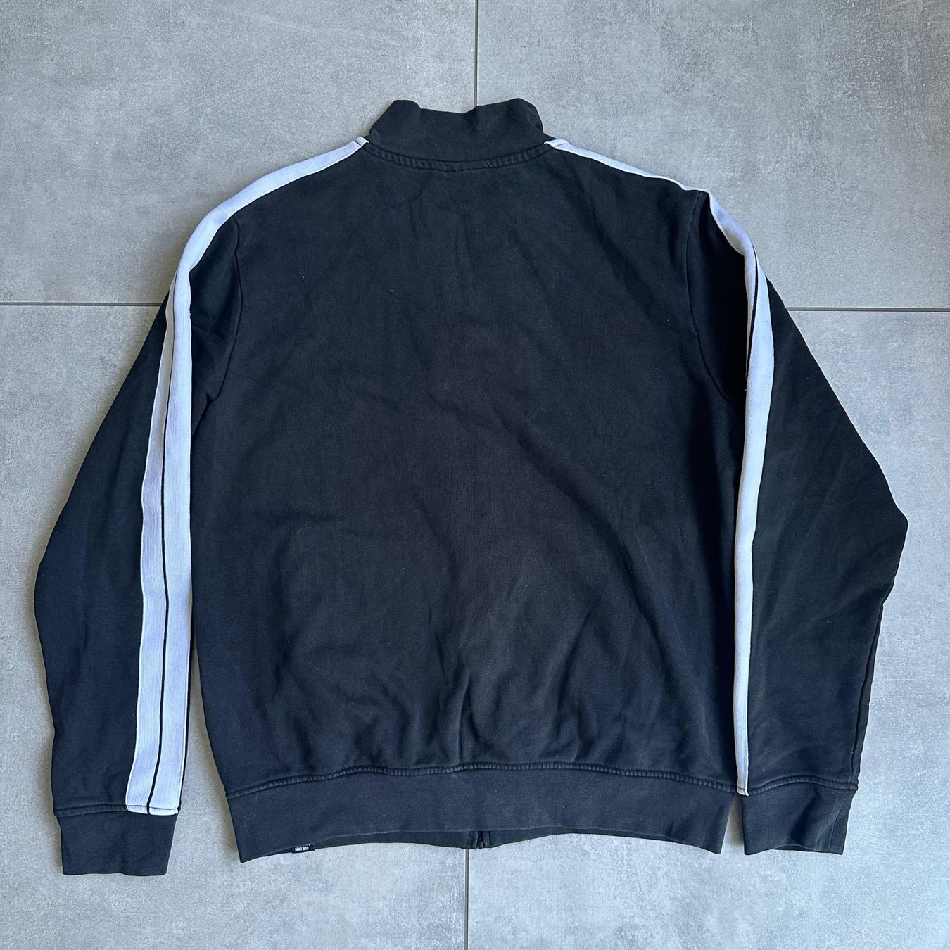 Ellesse Giacche: Ellesse Trainingsjacke schwarz Grösse M – Usato da Bern venduto da TMYZ 2
