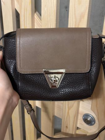 Tasche braun-taupe, Zweifarbige Crossbody-Tasche, Herbst/...