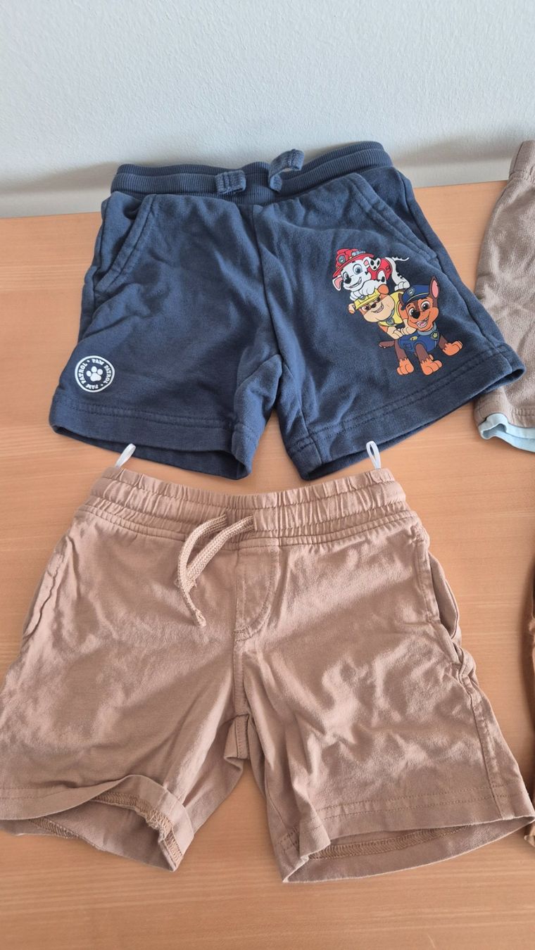 Lotti di vestiti: 6 Shorts stylés taille 98: PN: CHF 49.90 – Usato da Goumoens-la-Ville venduto da cfaIII 1