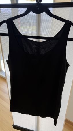 UNIQLO AIRism tops (2: black and white)