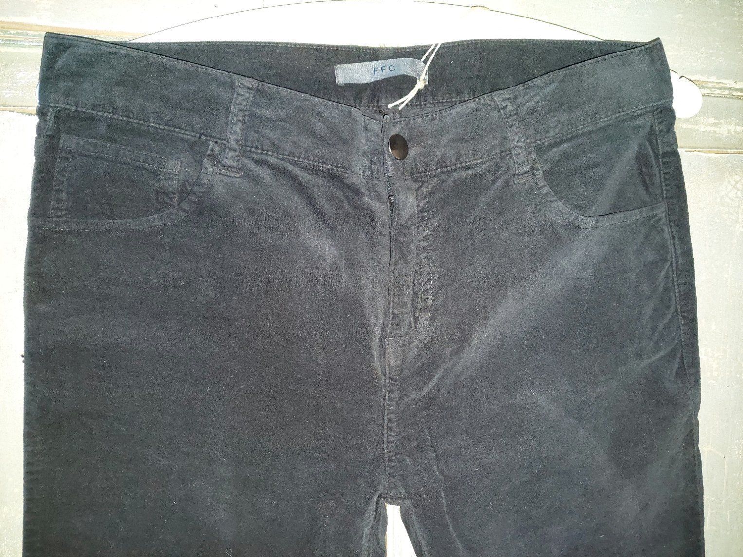 Jeans: FFC . Velours Hose schwarz 34 – Nuovo e nell'imballaggio originale da Besenbüren venduto da teluride89 2