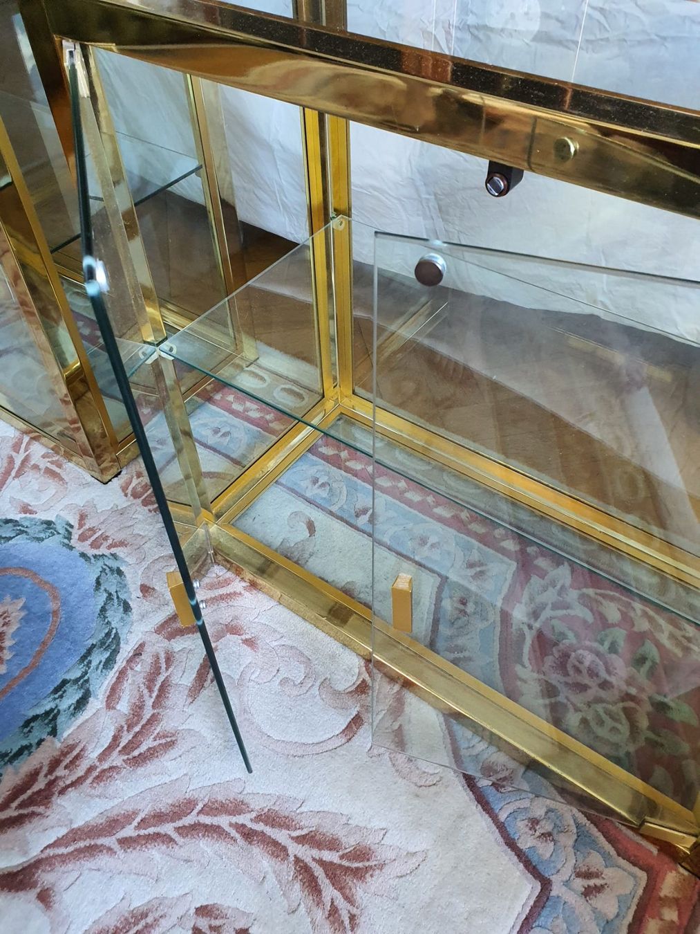 Vitrinen: 2 Vitrine / Glas Schrank vintage – Gebraucht aus Küsnacht ZH von qn8_5xp8 3