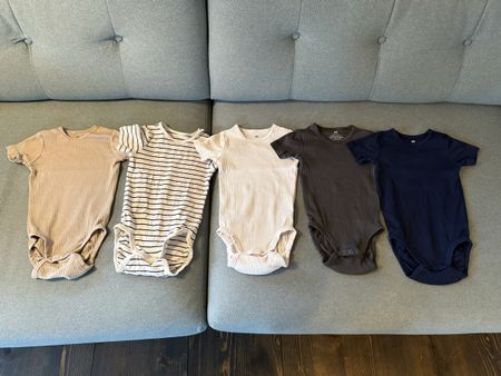 5 kurzarm Bodys H&M Grösse 80