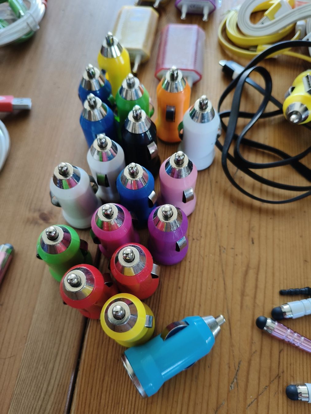 Cavi: Diverse Hendi kabel und Ladegerät – Nuovo (secondo la descrizione) da Kaltbrunn venduto da Jakimovo. 4