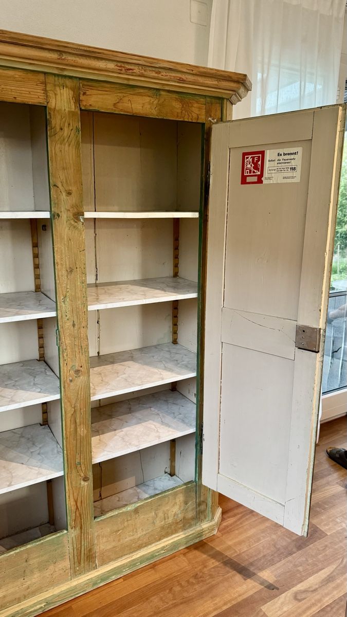Armadi: Uralter Holzschrank – Usato da Sursee venduto da Apfirsich 2